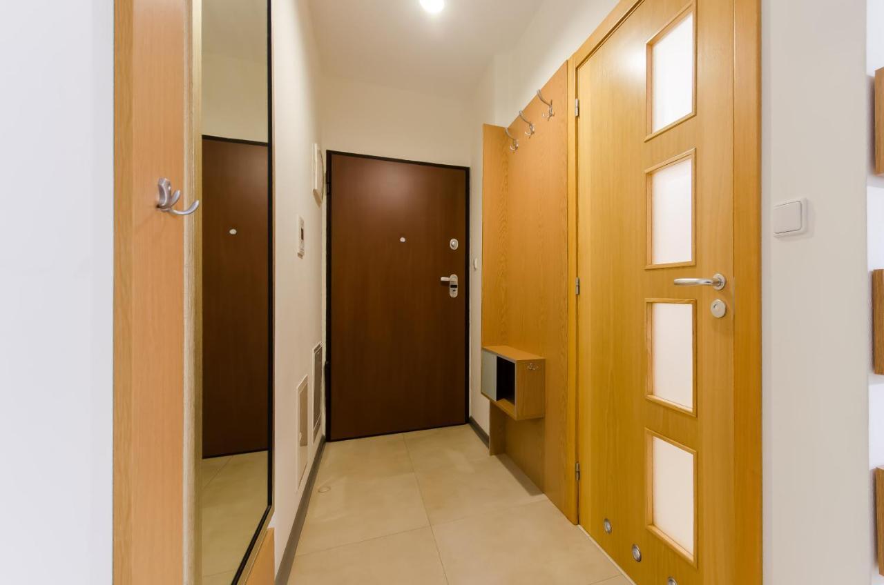Family Apartments - Private Parking Krasków Exterior foto